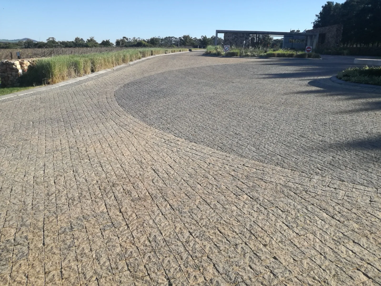 Winelands Estate Avenue — English Cobble